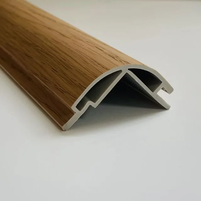 BS830 Corner Moulding